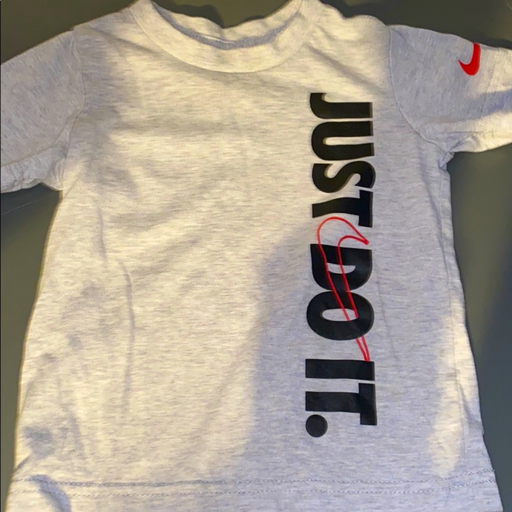 2t Nike tee